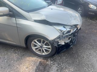 2015 Ford Focus SE - Primary Damage Right Image
